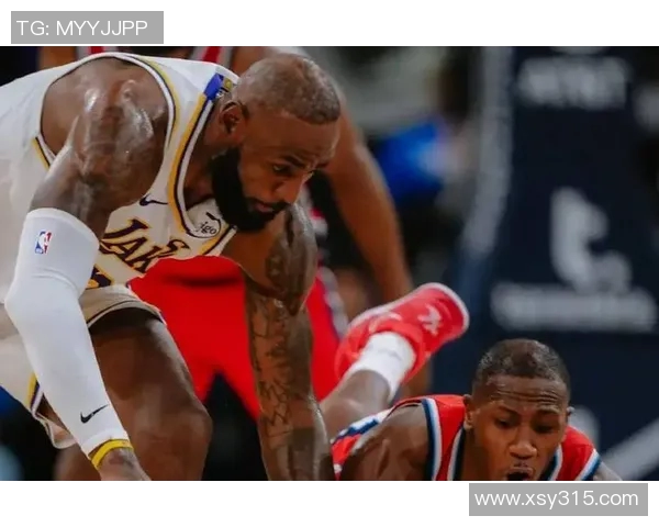 四位首发齐上阵湖人献温情，詹姆斯独挑大梁难救主，快船力保西部不垫底