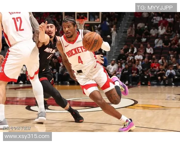 格林震撼隔扣！抢断后飞跃怀特，技犯收尾