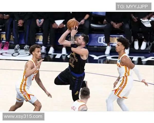 大胜25分抡圆了，湖人做对4件事，一人适合打替补，一人是风向标